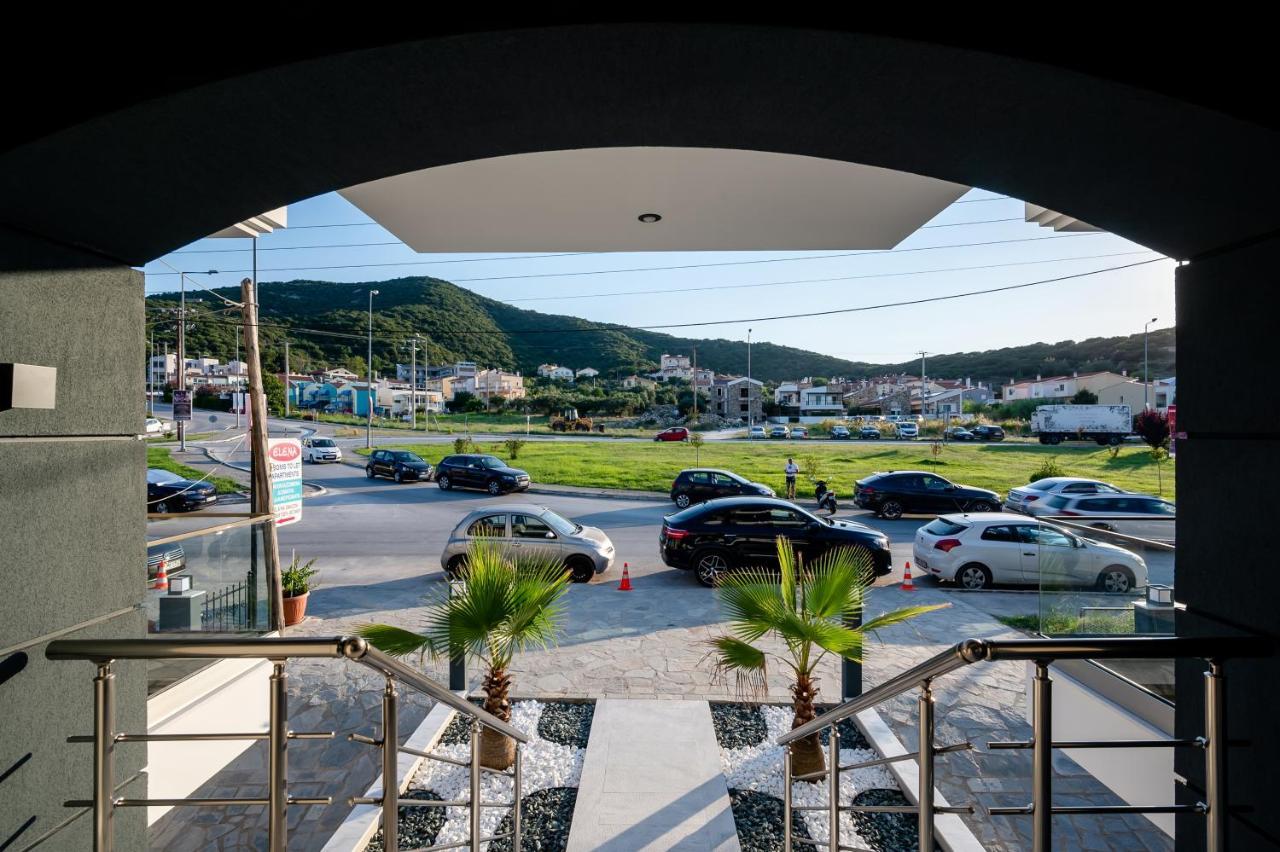 Blue Wave Luxury Suites Nea Iraklitsa Exterior photo