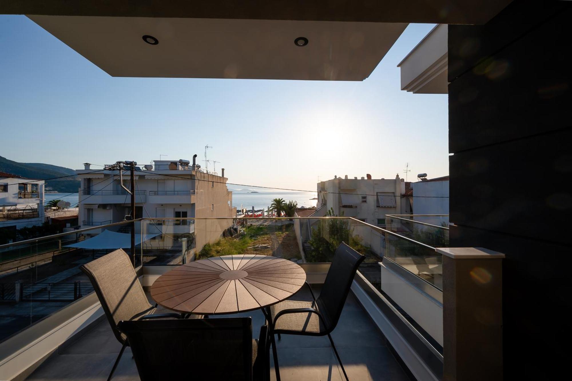 Blue Wave Luxury Suites Nea Iraklitsa Room photo